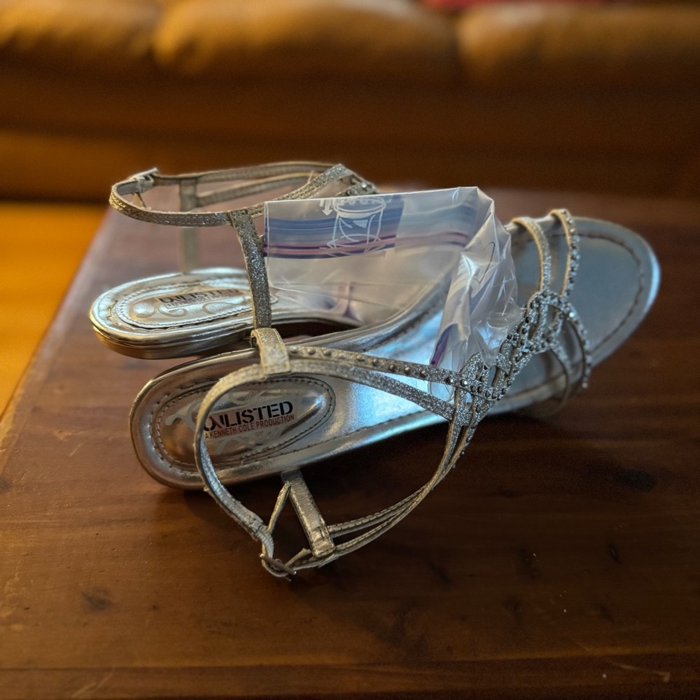 Kenneth Cole Unlisted Sandal - Picture 4 of 7